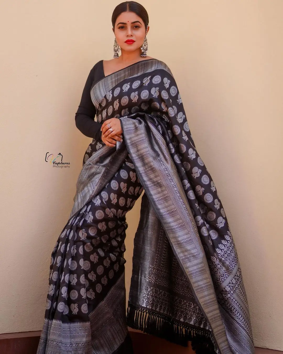 Malayalam Girl Shamna Kasim In Black Saree Blouse